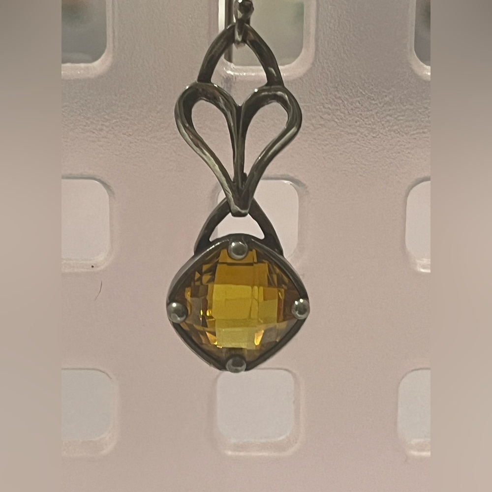 Silpada Oxidized Sterling Silver Citrine earring
Note:  SINGLE EARRING ONLY